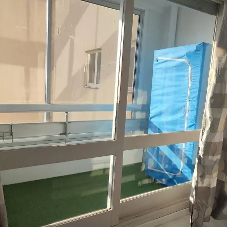 Vue Sur & Le Port De *