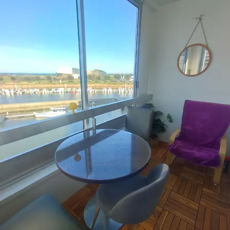 Vue Sur & Le Port De