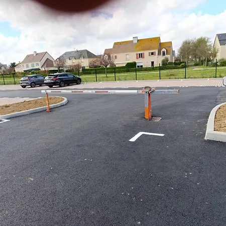 Vue Sur & Le Port De