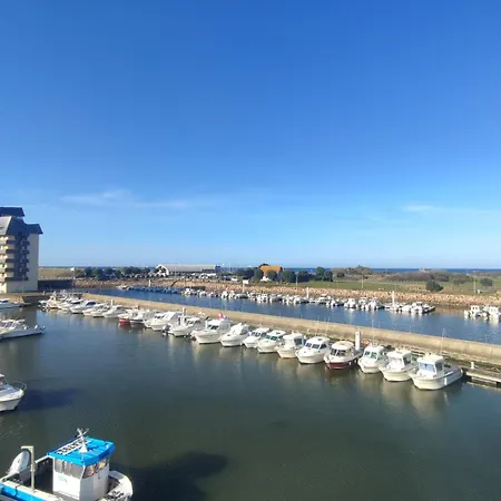 Vue Sur & Le Port De *