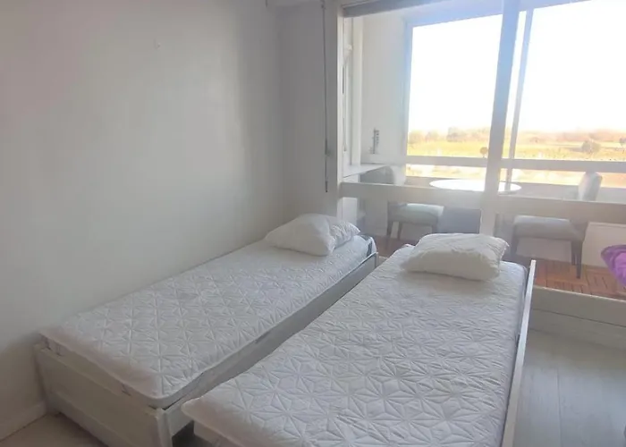 Vue Sur & Le Port De